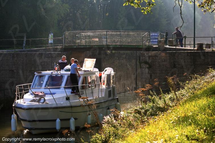 Canal lat�ral � la Loire �cluse de M�n�tr�ol Cher Berry Centre Val de Loire France