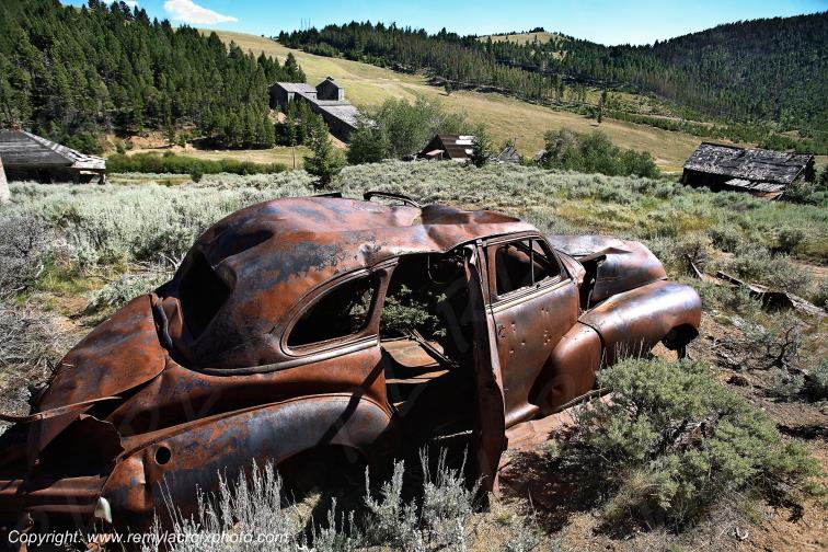 American classic car wreck Comet Ghost Town Montana USA www.remylacroixphoto.com #wreck #montana #comet #ghosttown