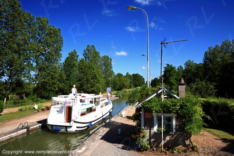 Canal lat�ral � la Loire �cluse de La Grange Cher Berry Centre Val de Loire France