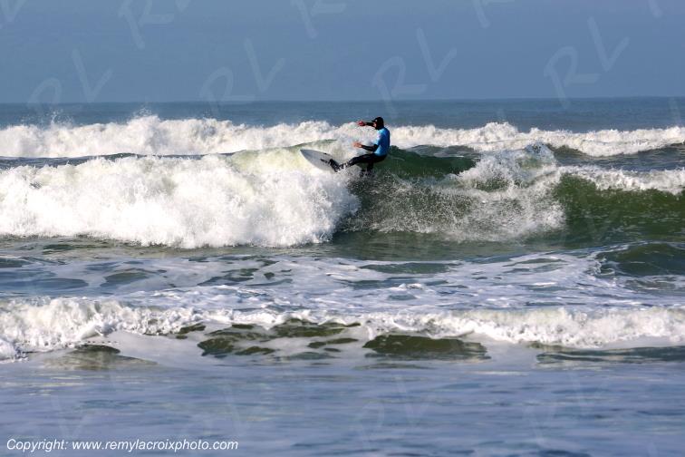 Surfer,plage du Vieux Phare C�te Sauvage Charente-Maritime France